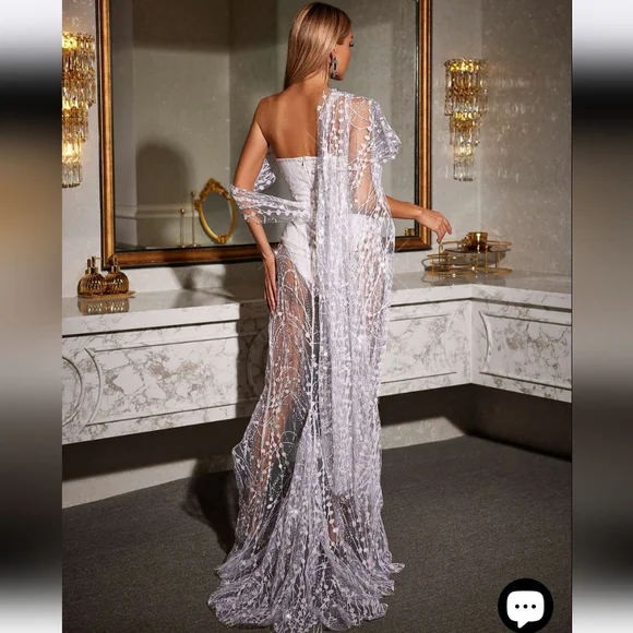 Elegant White Lace Gown - Picture 5 of 6